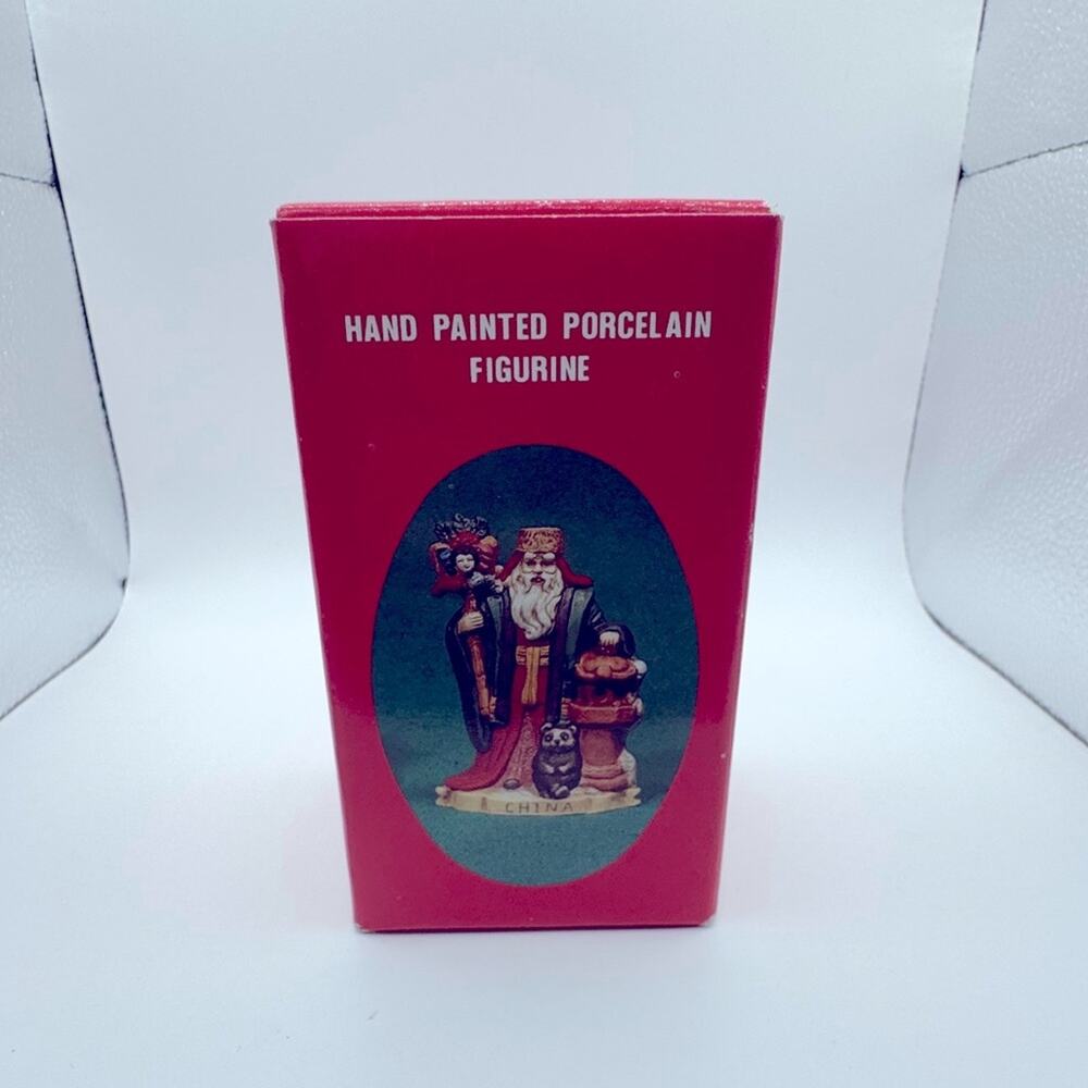 Figurine Santa's of the Nations - China / Vintage Figurine / Christmas/1991 NIB